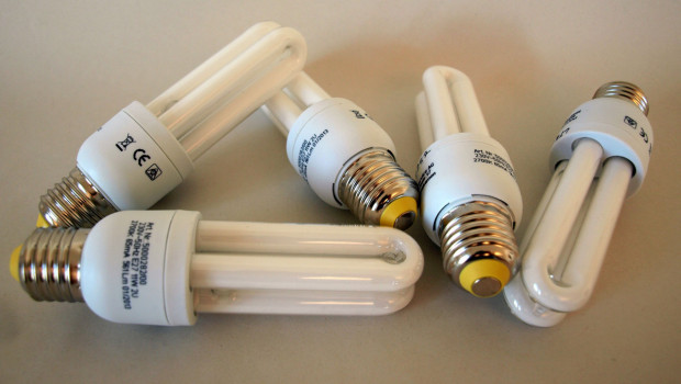 Ausgediente Energiesparlampen fallen unter das Elektro- und Elektronikgerätegesetz, das dem Handel Rückgabemöglichkeiten vorschreibt. Bild: DUH/Marggraf