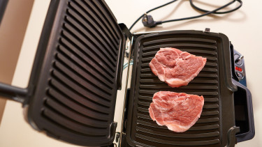 Elektrogrills und Rasentrimmer im Test