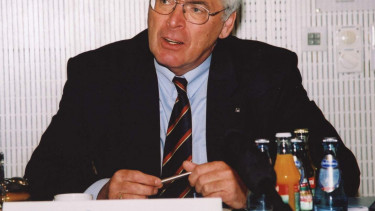 AVA sieht rot