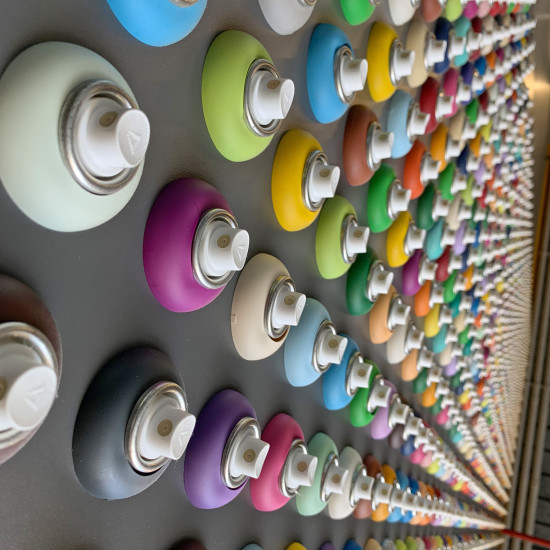 Dupli-Color bietet eine umfangreiche Farbpalette. Dupli-Color bietet eine umfangreiche Farbpalette.