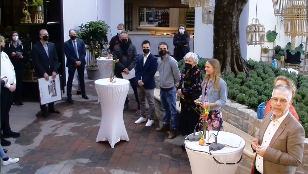 Zusammen mit seiner Familie eröffnete Rainer Ostmann (ganz rechts) gestern sein sechstes Gartencenter.