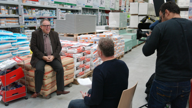 Dr. Joachim Bengelsdorf bei den ZDF-Aufnahmen im Ettlinger Hagebaumarkt.