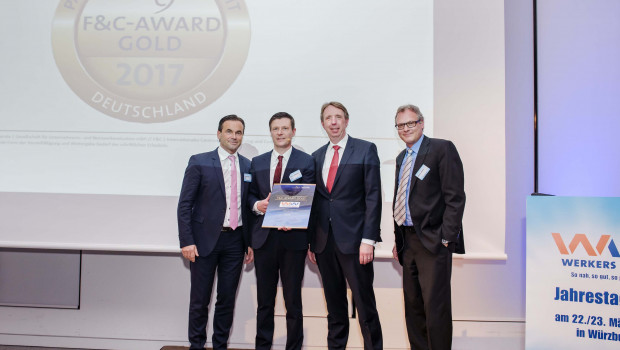 Sie nahmen die Auszeichnung F&C Award in Gold im Werkers Welt System entgegen: Kai Kächelein (Geschäftsführer Marketing & Vertrieb Hagebau Einzelhandel), Reiner Sammer (Bereichsleiter Vertrieb Werkers Welt), Torsten Kreft (Geschäftsführer Category Management Hagebau Einzelhandel), daneben Dr. Martin Ahlert (F&C).