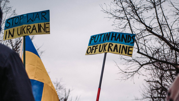 Der Krieg in der Ukraine wirkt sich auch auf die Kauflust der Deutschen aus. 