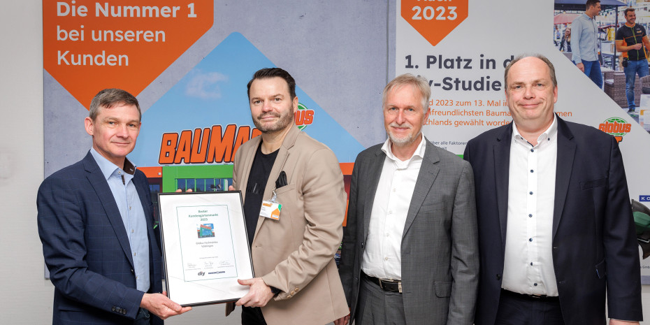 Gleich zweimal konnte diy-Chefredakteur Rainer Strnad (l.) die Urkunde „Bester Kundengartenmarkt 2023“ vergeben: Für Globus Baumarkt nahm sie Geschäftsführer Timo Huwer (2. v. l.) entgegen; mit nach Völklingen gekommen sind Dr. Ottmar Franzen, Geschäftsführer Konzept & Markt,  und Anxo-Geschäftsführer Ralf Strehlau (v. l.).