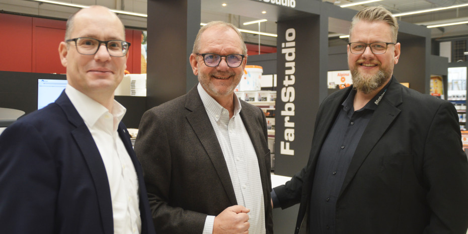 Stärken aus dem Profi-Geschäft  in Einzelhandel ausspielen: Peter Abraham, Bereichsleiter Einzel-handel der Eurobaustoff, Prokurist Clemens Ploenes und Baumarkt-leiter Andreas Harttig (v. l.). 