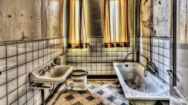 Screwfix sucht das „Badezimmer des Grauens“
