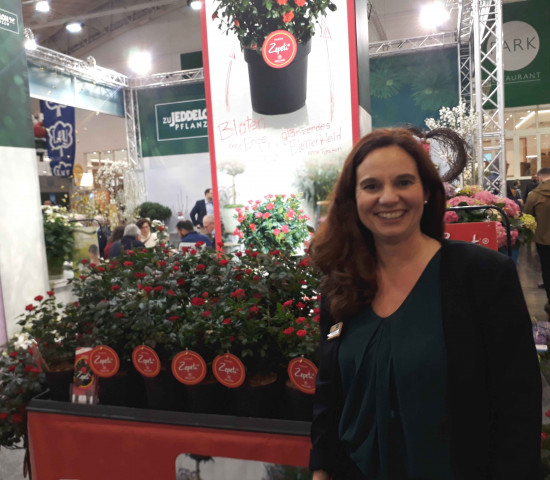 Marketingleiterin Yvonne Solbrig am Stand der Baumschule zu Jeddeloh.
Marketingleiterin Yvonne Solbrig am Stand der Baumschule zu Jeddeloh.