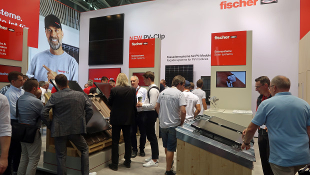 Erfolgreiches Fazit zur Intersolar Europe: Zahlreiche Besucher kamen an den Fischer-Messestand auf der Intersolar Europe.