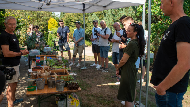 Der Tag wurde von verschiedenen Workshops begleitet, beispielsweise zum Thema Aussaat mit Winfried Temming (l.), Leiter der Fachabteilung Gartenbau bei Floragard.