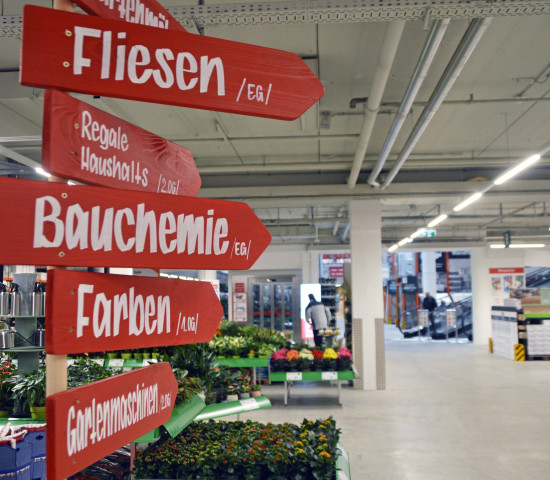 So groß wie ein Standort auf der grünen Wiese, aber doch anders – zum Beispiel niedrigere Decken und angepasste Kundenführung.