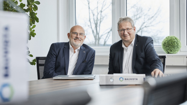 Die Bauvista-Geschäftsführer Johannes Häringslack (l.) und Jörg Kronenberg (r.) setzen auf klimafreundliche Maßnahmen.