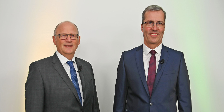 Vorstandsvorsitzender Dirk Köckler (r.) und Finanzvorstand Hermann Hesseler sehen die Genossenschaft trotz der Umsatzrückgänge im vergangenen Jahr auf einem guten Weg.