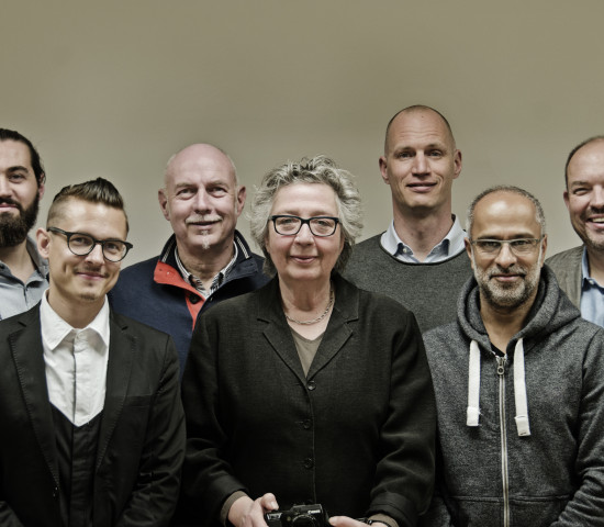 Die Romberg-Experten: Sebastian Hundertmark (Produkt Designer), Manuel Rucar (Chlorosphere – Trends consultancy), Andy Horchler (Markenbeflügelung – Berater strategisches Marketing), Medi Stober (Atelier für Gestaltung – Grafikdesign), Peter Brooren (Unmet – Innovationscoach), Douglas Antonio (Berater strategisches Marketing) und Peter Dombrowsky (Geschäftsführer Romberg). Die Romberg-Experten: Sebastian Hundertmark (Produkt Designer), Manuel Rucar (Chlorosphere – Trends consultancy), Andy Horchler (Markenbeflügelung – Berater strategisches Marketing), Medi Stober (Atelier für Gestaltung – Grafikdesign), Peter Brooren (Unmet – Innovationscoach), Douglas Antonio (Berater strategisches Marketing) und Peter Dombrowsky (Geschäftsführer Romberg).
