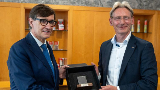 Salvador Illa (links) und Alexander Bässler weihten gemeinsam das neue Logistikzentrum in Spanien ein. Salvador Illa (links) und Alexander Bässler weihten gemeinsam das neue Logistikzentrum in Spanien ein.