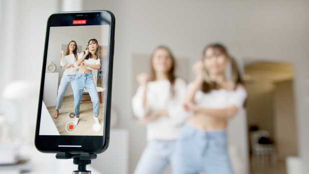 Ob Instagram oder Tiktok - die jüngere Generation ist empfänglich für Influencer-Marketing auf Social-Media-Kanälen. 