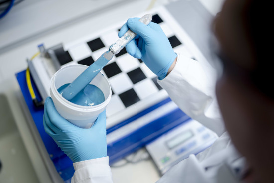 Die KI unterstützt bei der Erkennung von Qualitätsabweichungen.  Die KI unterstützt bei der Erkennung von Qualitätsabweichungen.