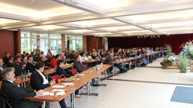 Nach zweijähriger Pause fand der Deutsche Tord- und Humustag wieder im Ammerland in Bad Zwischenahn mit rund 180 Teilnehmern in Präsenz statt.
