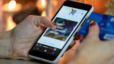 Influencer prägen zunehmend den Online-Einkauf von Jugendlichen