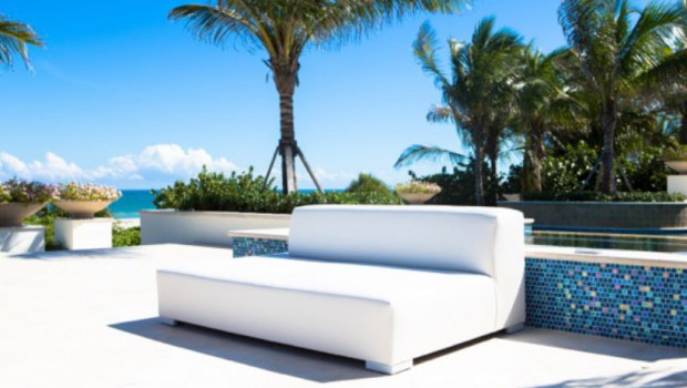 Schwamm mal als Plastikmüll im Meer, ist jetzt eine Designer-Liege für draußen: Ein Beispiel aus der neuen "Claire Rendall for Van De Sant"-Kollektion. Schwamm mal als Plastikmüll im Meer, ist jetzt eine Designer-Liege für draußen: Ein Beispiel aus der neuen "Claire Rendall for Van De Sant"-Kollektion.