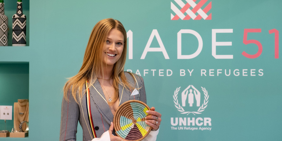 Toni Garrn zeigte sich beeindruckt vom Projekt Made 51 MADE 51. Die Initiative des UNHCR präsentierte  Wohndekor und Modeartikel – alles handgearbeitet von geflüchteten Kunsthandwerkern
