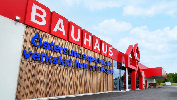 Die Fassade wurde teilweise mit Holz verkleidet, um einen Bezug zur Region Jämtland herzustellen. Die Fassade wurde teilweise mit Holz verkleidet, um einen Bezug zur Region Jämtland herzustellen.