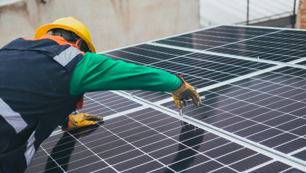 Knapp die Hälfte der Eigentümer, die investieren wollen, planen die Installation einer PV-Anlage. 