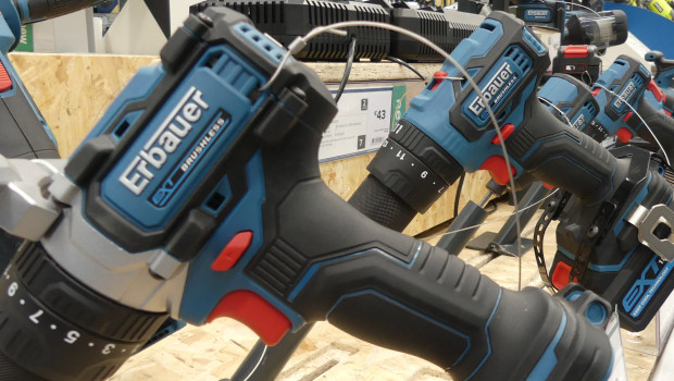 Auch für die Eigenmarken der Kingfisher-Gruppe wie zum Beispiel Erbauer stellt die neue Website einen Ersatzteilservice zur Verfügung. Auch für die Eigenmarken der Kingfisher-Gruppe wie zum Beispiel Erbauer stellt die neue Website einen Ersatzteilservice zur Verfügung.