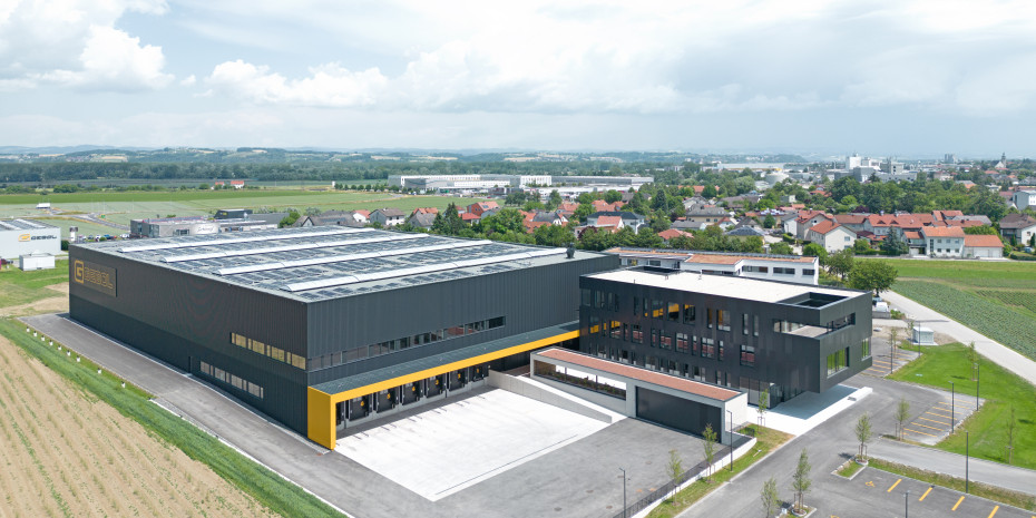 Auf 22.600 m² erstreckt sich die neue Firmenzentrale von Gebol – 6.500 m² Logistikareal ermöglichen dort effiziente Versandprozesse.