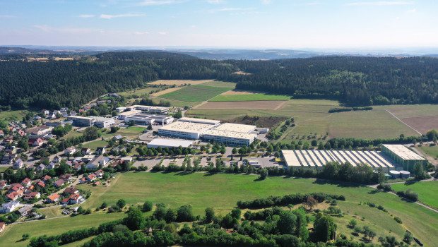 Blick auf den Hauptsitz der Unternehmensgruppe Fischer in Tumlingen.