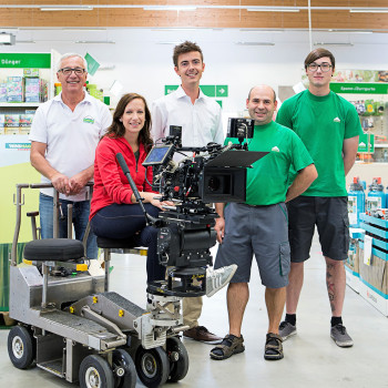 Und Action! Für die neue Lagerhaus-Kampagne hat ein Filmteam die Mitarbeiter in Szene gesetzt.