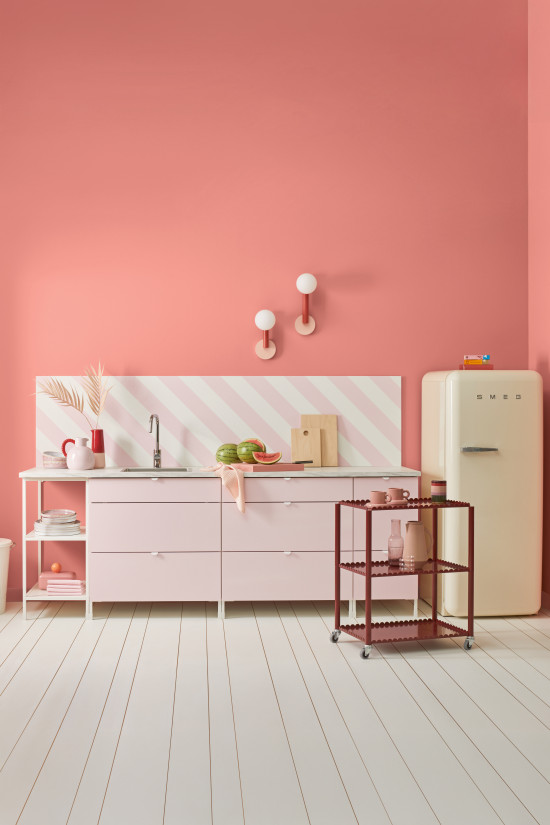 Mit den Pantone-Farben, wie hier mit dem Ton „Lobster Bisque“ sollen neue Kunden in den Baumarkt gelockt werden. Mit den Pantone-Farben, wie hier mit dem Ton „Lobster Bisque“ sollen neue Kunden in den Baumarkt gelockt werden.