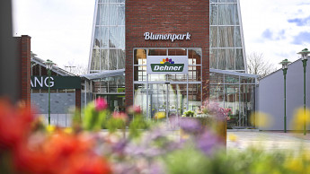 Dehner hat Galerie und Gastronomie am Blumenpark modernisiert