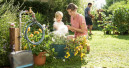 Ruheständler, Jungsenioren und Familien machen die Gartenarbeit