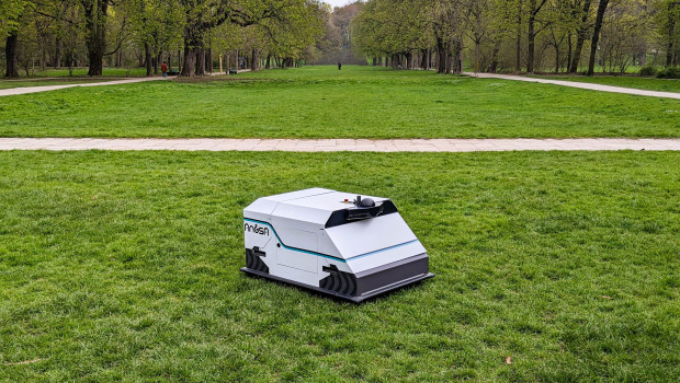 Der Roboter von Angsa ist für die Abfallsammlung in Grünanlagen konzipiert.