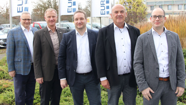 Thomas Herzner (2.v.l.), Jürgen Sauer und Dirk Mende (M.), schauten in Bad Nauheim bei Peter Abraham (r.) und Joachim Schock (l.) vorbei.