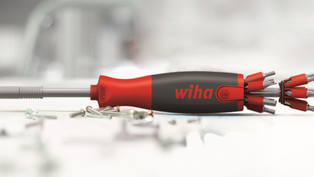 Vierfacher Preisträger und jüngst mit dem German Brand Award 2018 und Focus Open Silver 2017 ausgezeichnet - der Wiha LiftUp 26one Magazinbithalter. Vierfacher Preisträger und jüngst mit dem German Brand Award 2018 und Focus Open Silver 2017 ausgezeichnet - der Wiha LiftUp 26one Magazinbithalter.