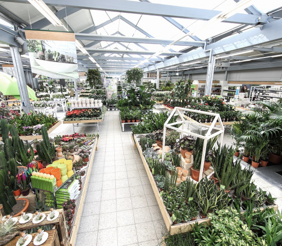 Verkaufsflächen des Dehner Garten-Centers in Pforzheim.
