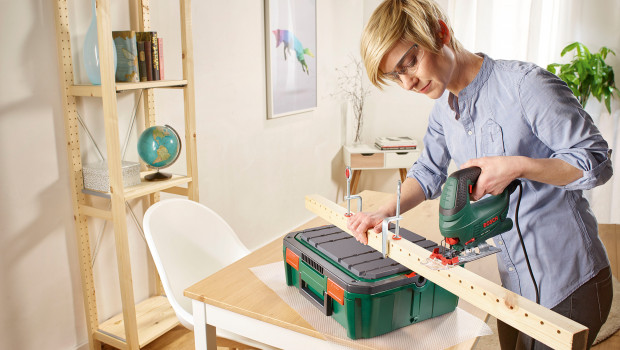 Knapp 20 Prozent der Frauen in Deutschland realisiert mindestens gelegentlich DIY- oder Bastelprojekte. Foto: Bosch Power Tools
