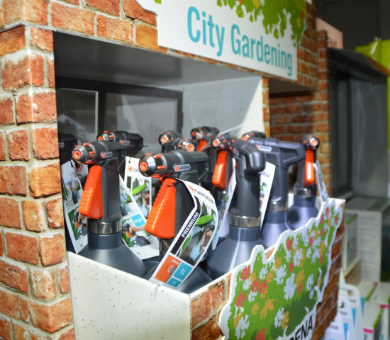 Für das Thema City Gardening hat Gardena originelle Palettendisplays entwickelt. Für das Thema City Gardening hat Gardena originelle Palettendisplays entwickelt.