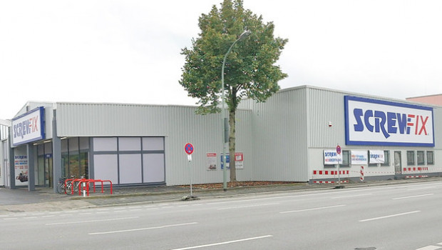 Screwfix betreibt derzeit 13 Filialen in Deutschland. Screwfix betreibt derzeit 13 Filialen in Deutschland.