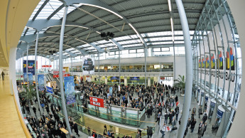 Ausgebuchte Messehallen