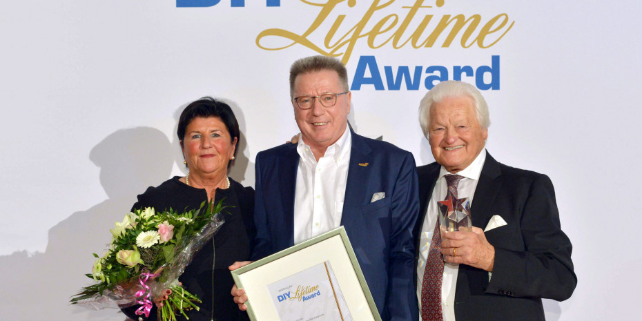 DIY Lifetime Award, Herta Schulz, Laudator Erich Huwer, Dieter Schulz (v.l.) 
