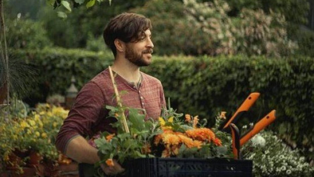 Das Unternehmen hat unter anderem einen TV-Spot entwickelt, der Freude an der Gartenarbeit vermitteln soll. 