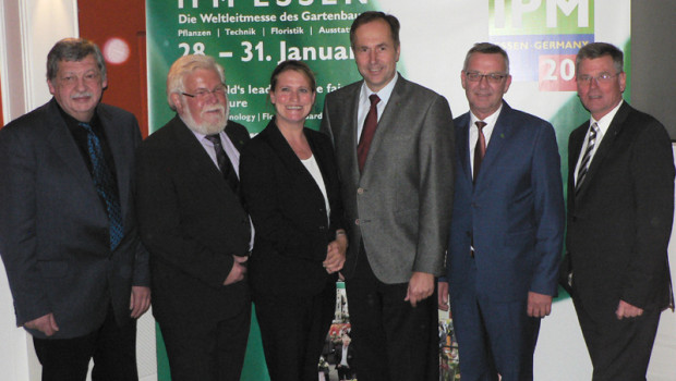 Gaben einen Ausblick auf die IPM 2014 (v. r.): Messegeschäftsführer Egon Galinnis, Jürgen Mertz, Präsident des Zentralverbandes Gartenbau (ZVG), Helmut Rüskamp, Präsident des Landesverbandes Gartenbau Westfalen-Lippe, Sabina Großkreuz, Geschäftsbereichsleiterin Messe Essen, Heinrich Hiep, Präsident des Landesverbandes Gartenbau Rheinland, und Helmuth Prinz, Präsident des Fachverbandes Deutscher Floristen.