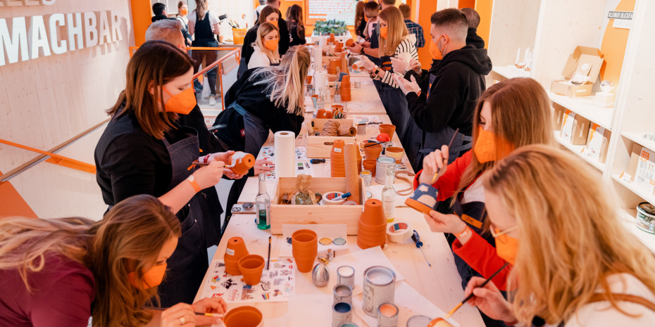 Selbermachen als Erfahrung der Selbstwirksamkeit: Die Workshops in der Obi-Machbar in Köln sprechen vor allem junge Leute an.