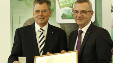 ZVG zeichnet Egon Galinnis aus