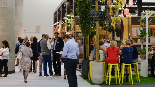 Als Fachmesse für Konsumgüter zeigt die Tendence die aktuellen Trends und Produkte für das Einrichten, Dekorieren, Schenken, beim Schmuck, Fashionbedarf und Genießen.