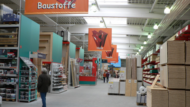 Die Lockerungen im März 2021 führten dazu, dass die Kunden wieder in den stationären Handel strömten. 