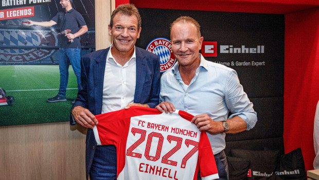 Andreas Jung (l.), Marketing-Vorstand des FC Bayern und Andreas Kroiss, CEO der Einhell Germany AG.
